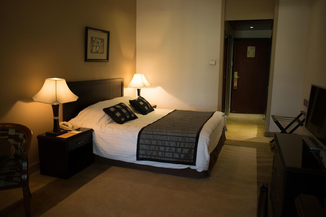 Century Park Hotel 4*
