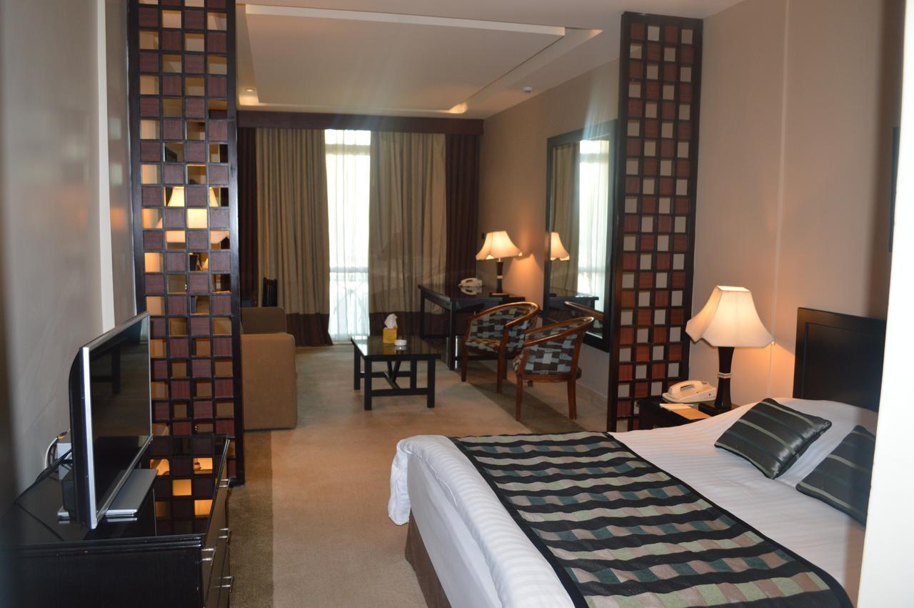 Century Park 4*