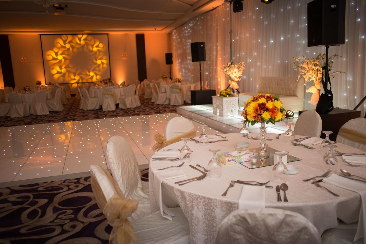 Отель Century Park 4*