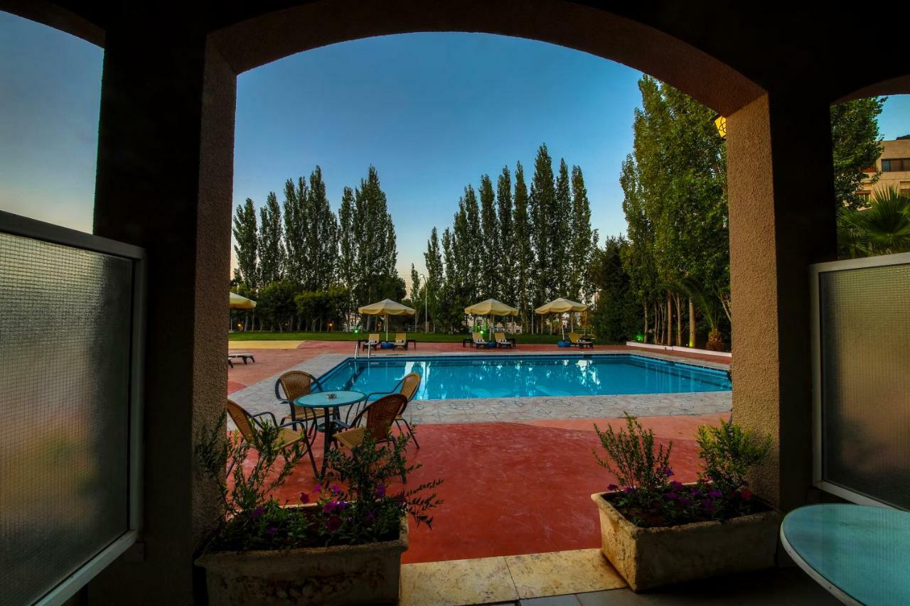 Отель Century Park 4*