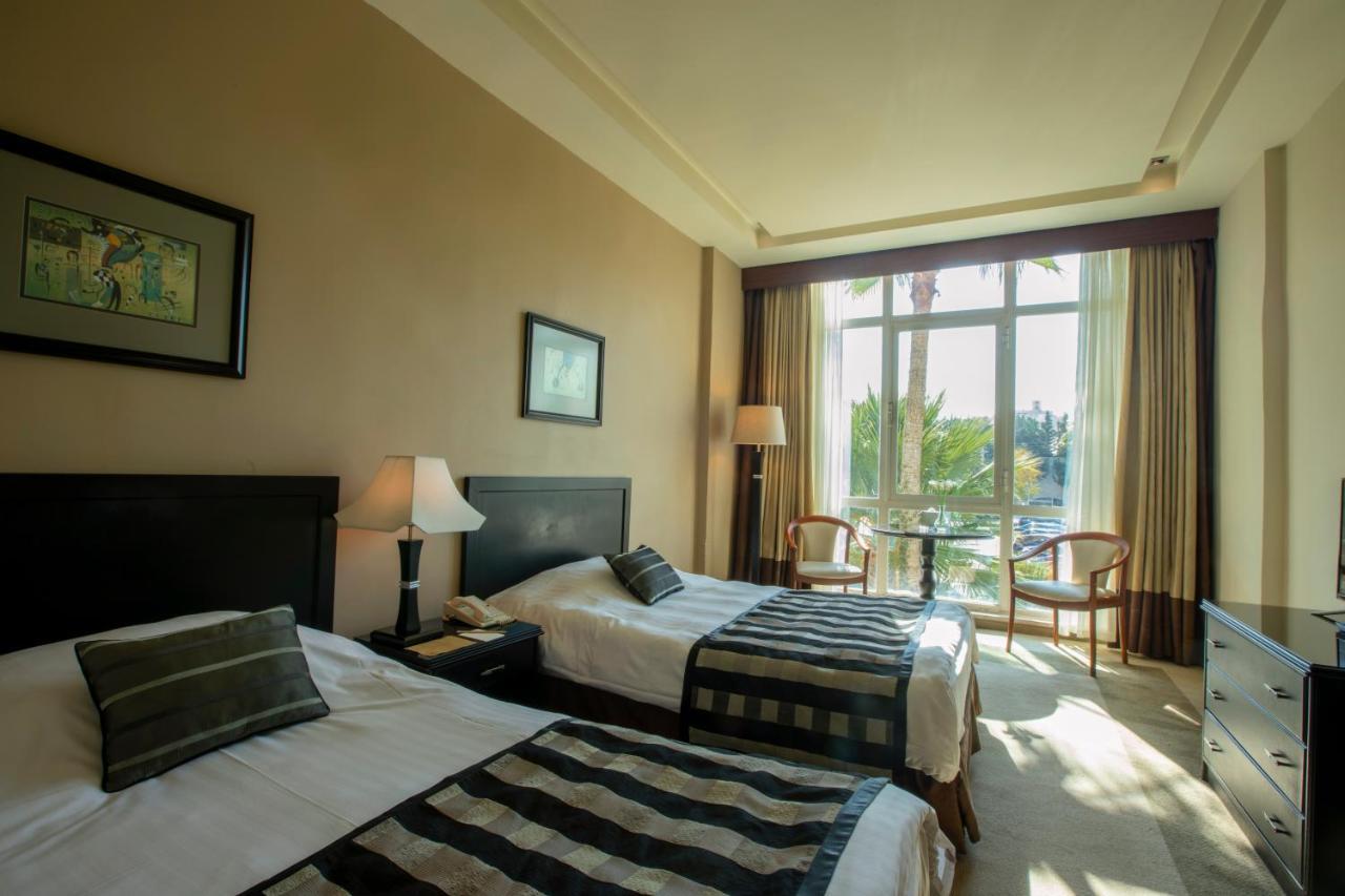 Отель Century Park 4*
